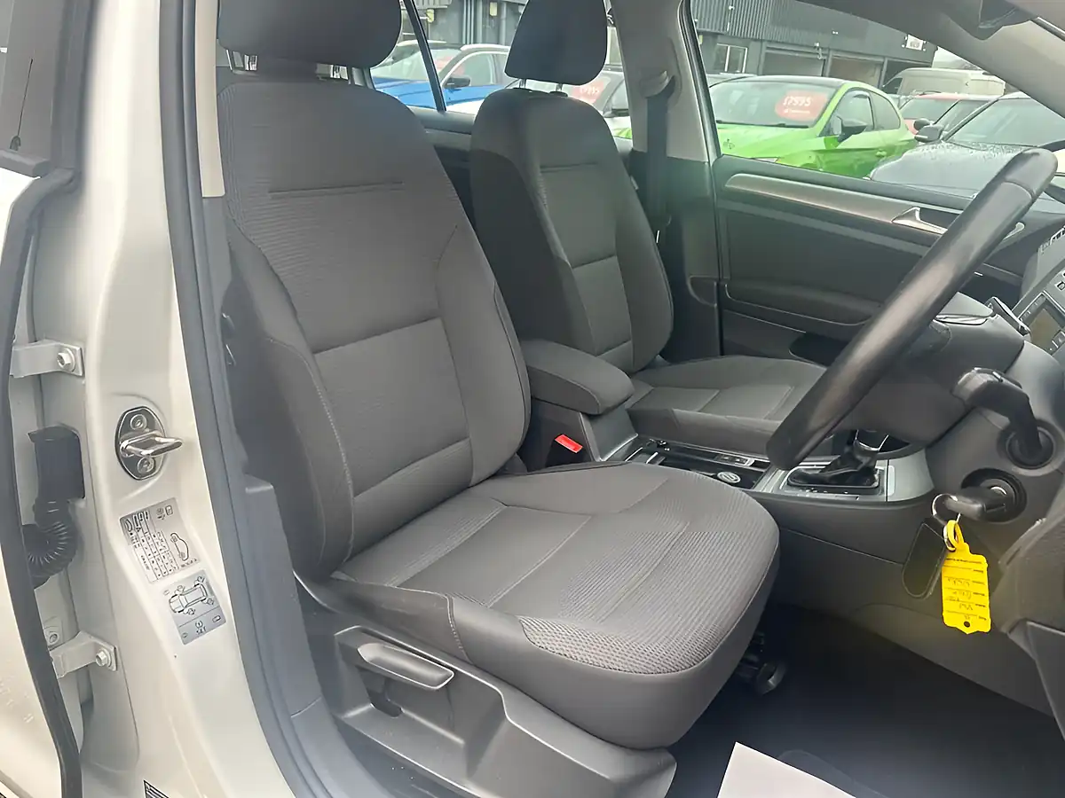 Used 2016 Volkswagen Golf Match Edition White - Interior and Exterior details 5