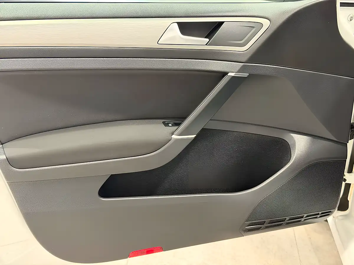 Used 2016 Volkswagen Golf Match Edition White - Interior and Exterior details 19