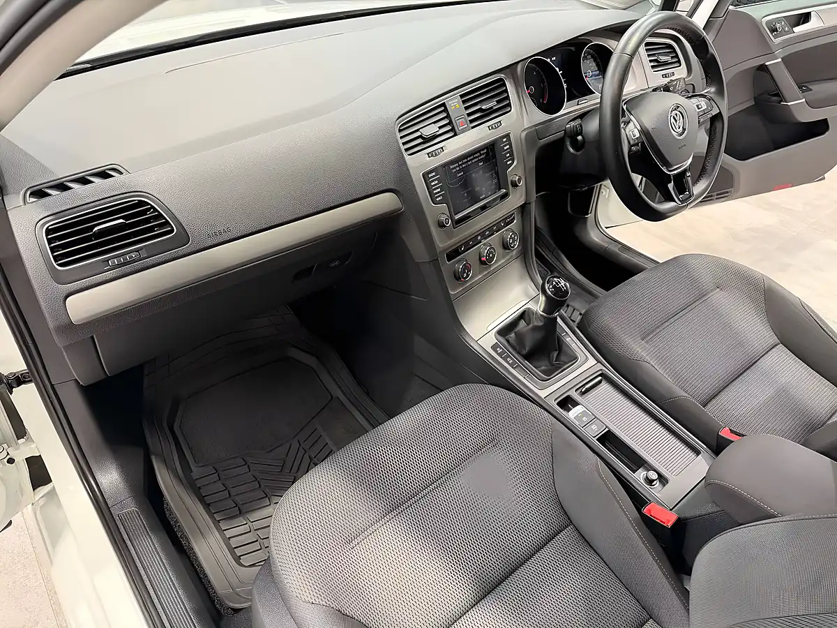 Used 2016 Volkswagen Golf Match Edition White - Interior and Exterior details 4
