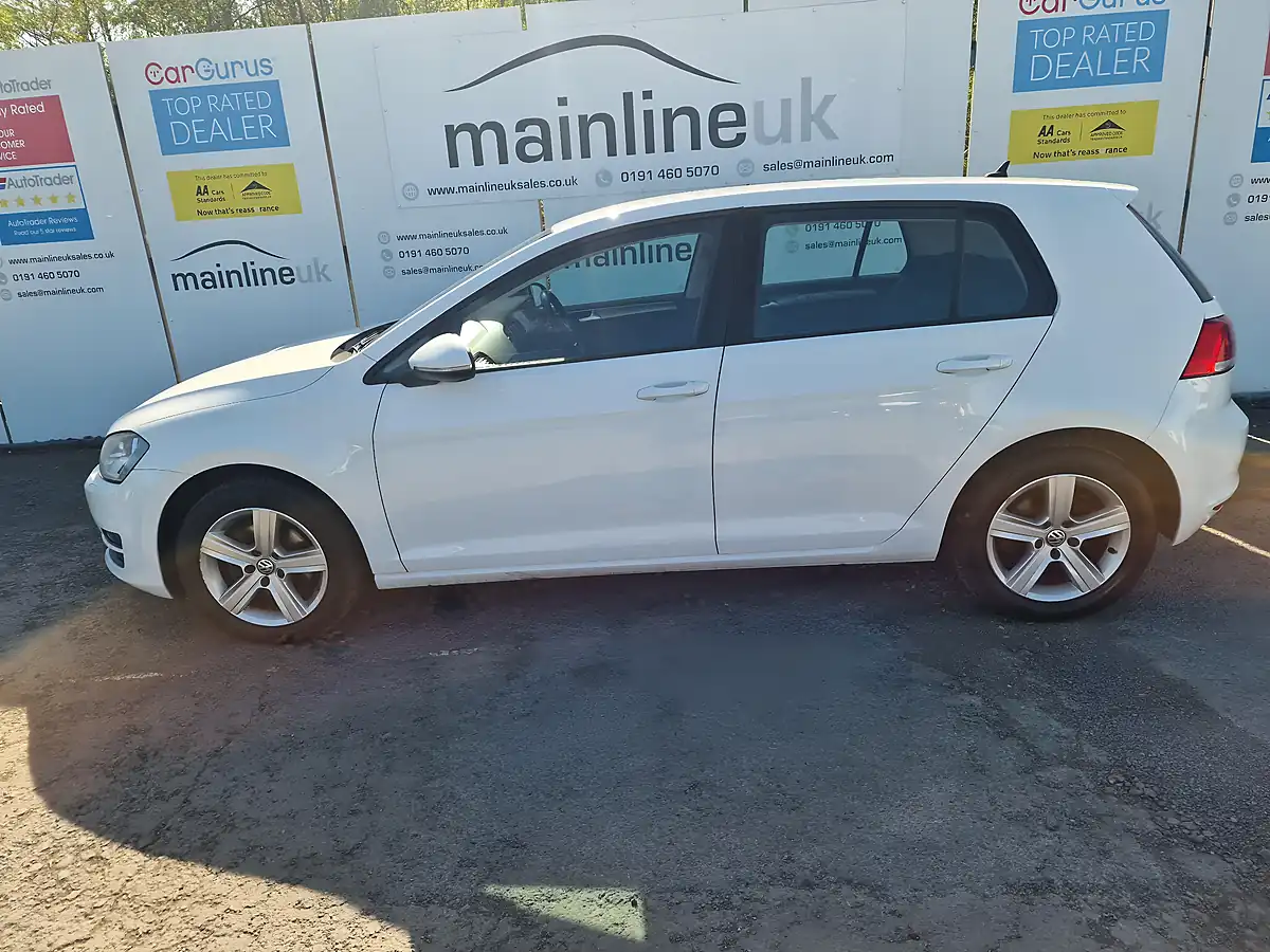Used 2016 Volkswagen Golf Match Edition White - Interior and Exterior details 4