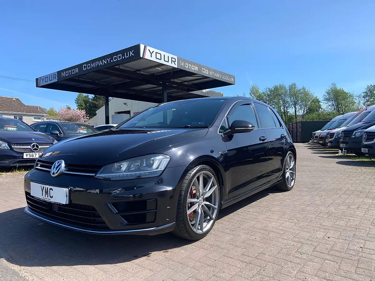 Used 2016 Volkswagen Golf R Black - Interior and Exterior details 3