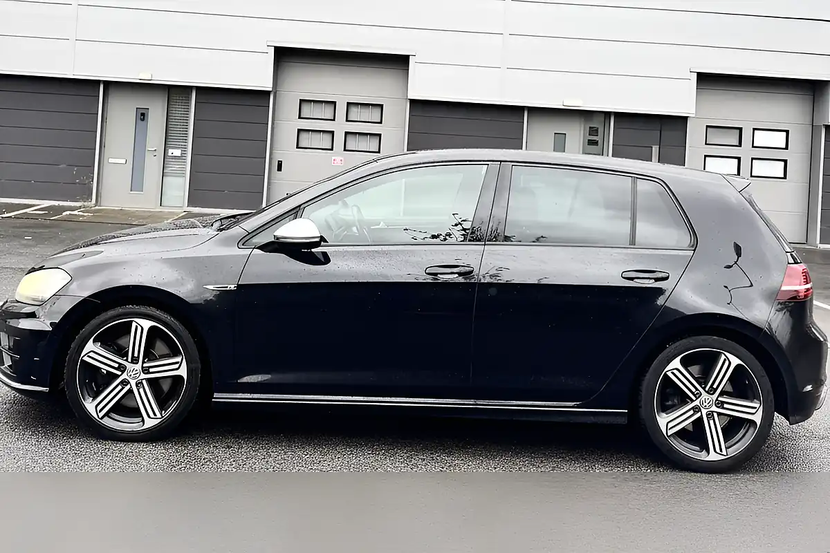 Used 2016 Volkswagen Golf R Black - Interior and Exterior details 2