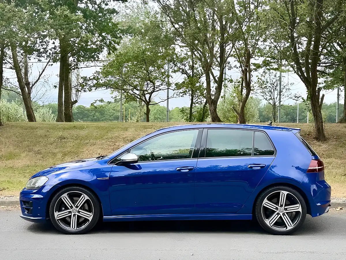 Used 2016 Volkswagen Golf R Blue - Interior and Exterior details 13