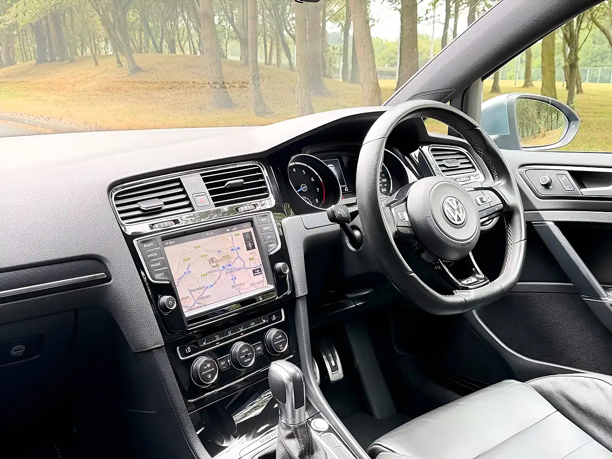 Used 2016 Volkswagen Golf R Blue - Interior and Exterior details 3
