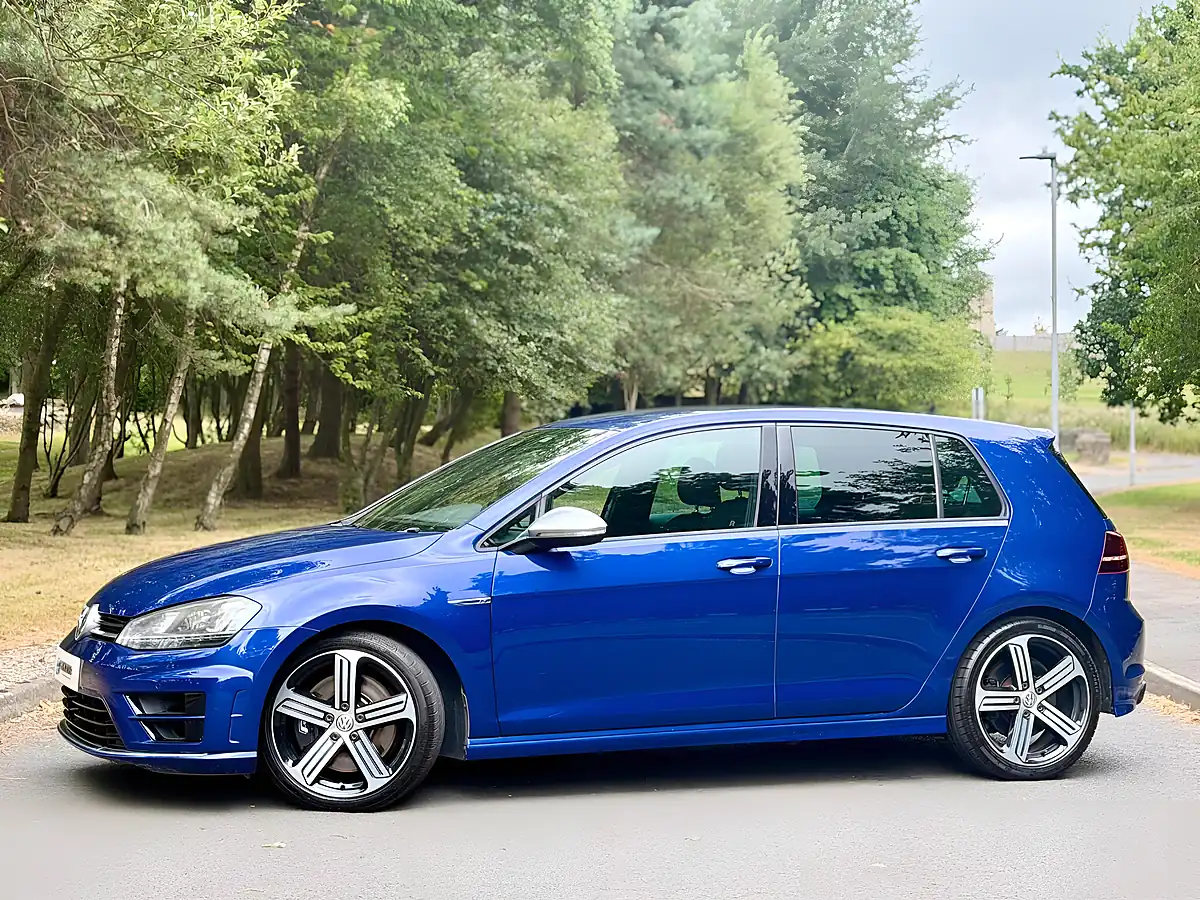 Used 2016 Volkswagen Golf R Blue - Interior and Exterior details 4