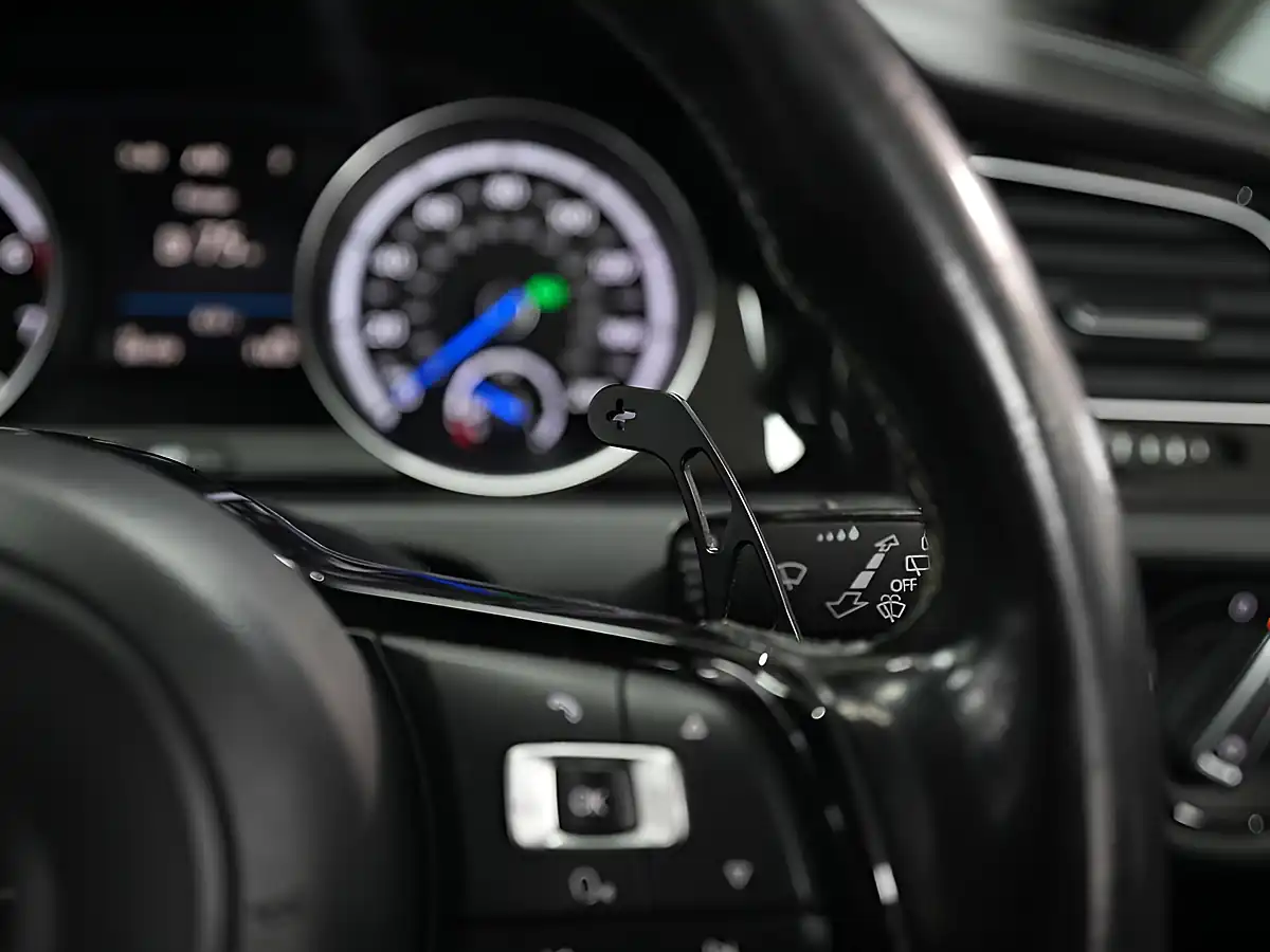 Used 2016 Volkswagen Golf R Deep Black - Interior and Exterior details 17
