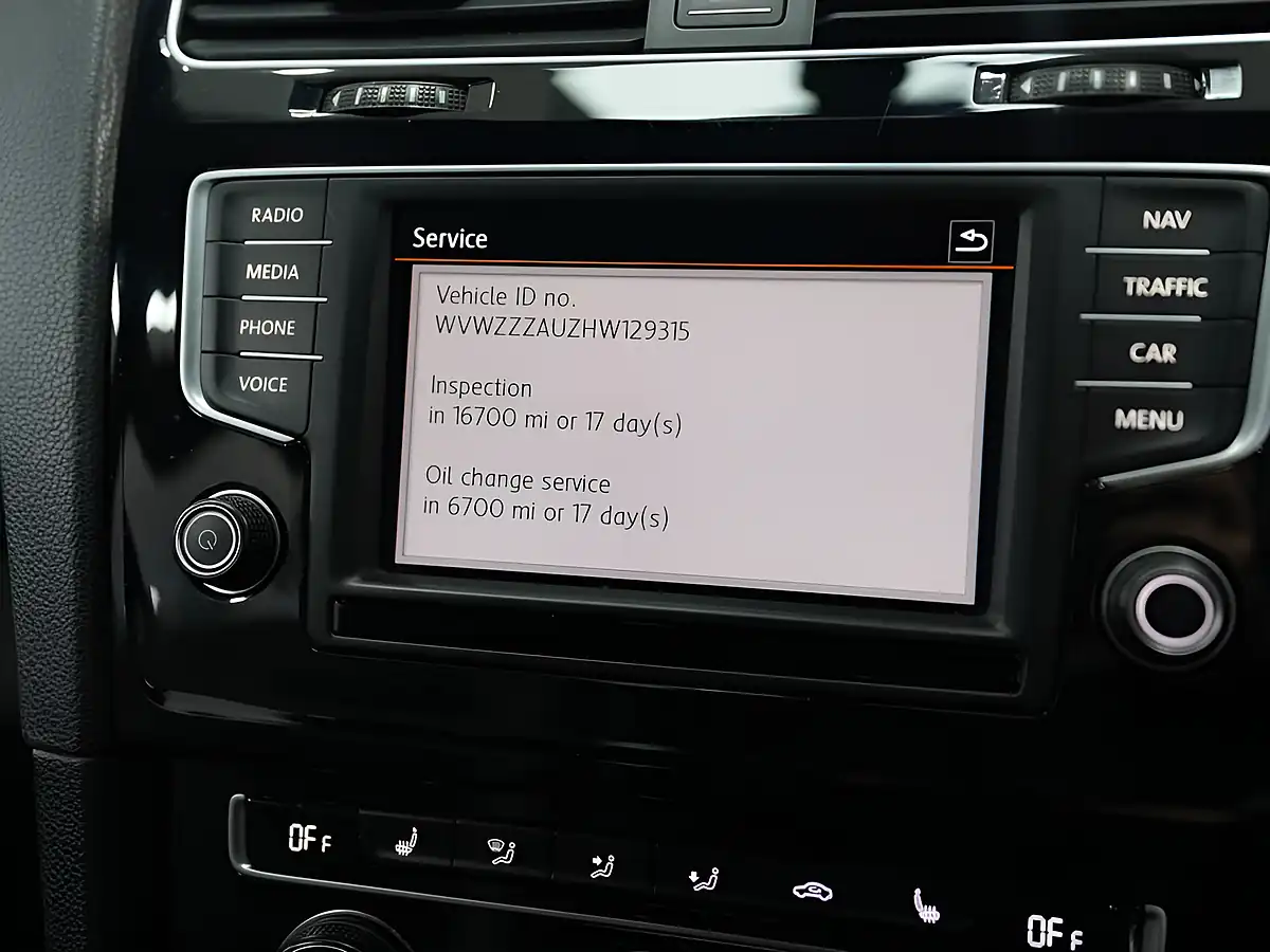 Used 2016 Volkswagen Golf R Deep Black - Interior and Exterior details 19