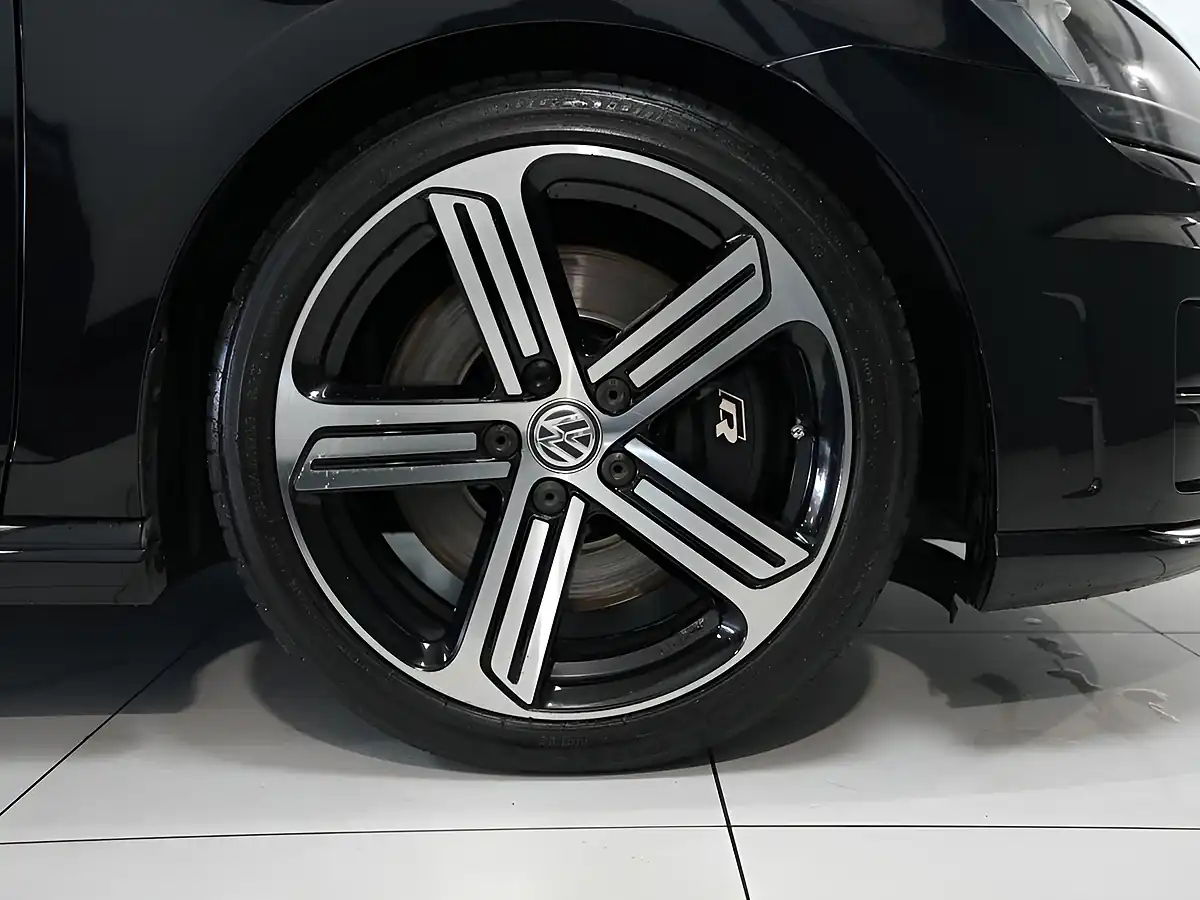 Used 2016 Volkswagen Golf R Deep Black - Interior and Exterior details 9