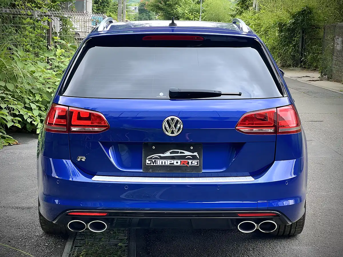 Used 2016 Volkswagen Golf R Estate Carbon Edition Blue Metallic - Interior and Exterior details 10