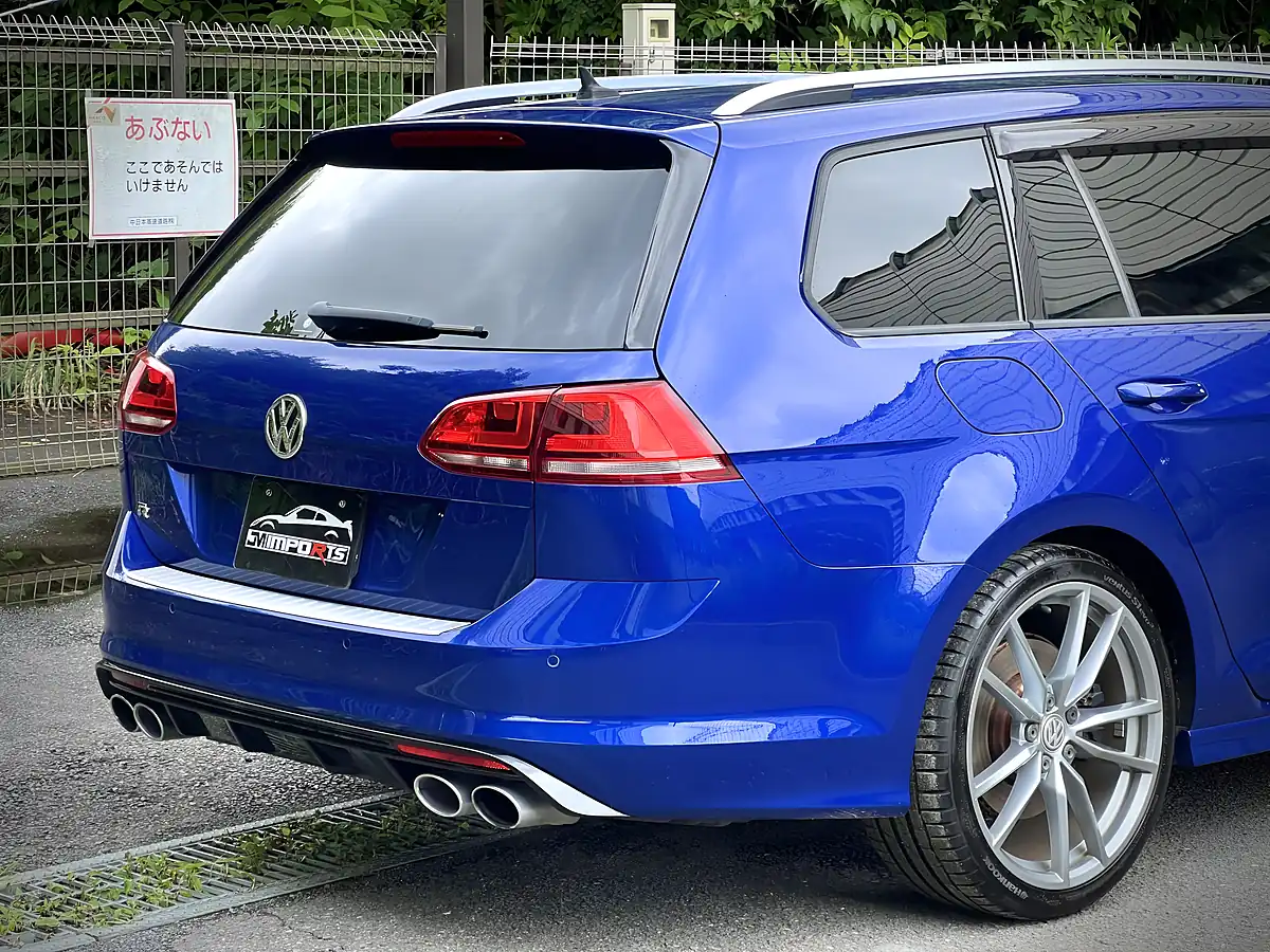 Used 2016 Volkswagen Golf R Estate Carbon Edition Blue Metallic - Interior and Exterior details 11