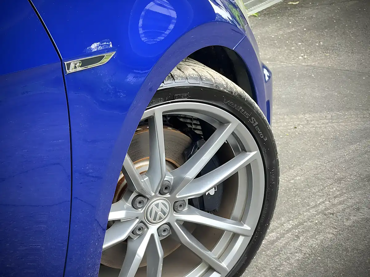 Used 2016 Volkswagen Golf R Estate Carbon Edition Blue Metallic - Interior and Exterior details 12