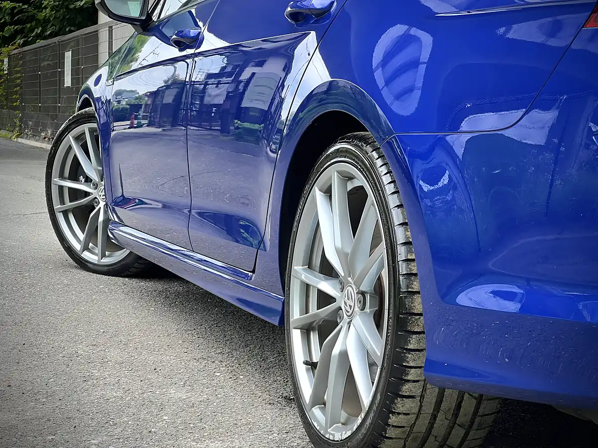 Used 2016 Volkswagen Golf R Estate Carbon Edition Blue Metallic - Interior and Exterior details 13
