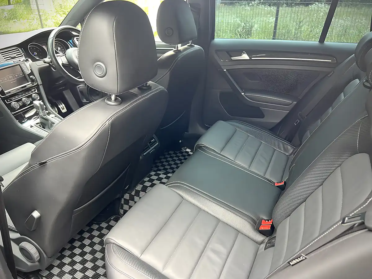 Used 2016 Volkswagen Golf R Estate Carbon Edition Blue Metallic - Interior and Exterior details 18