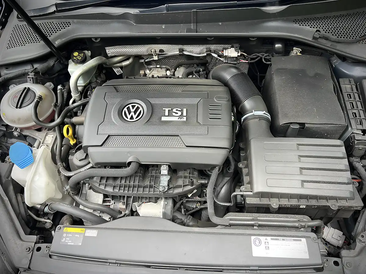 Used 2016 Volkswagen Golf R Estate Carbon Edition Blue Metallic - Interior and Exterior details 19