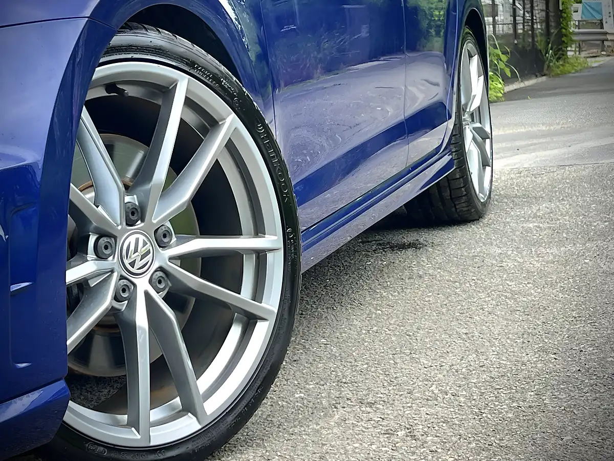 Used 2016 Volkswagen Golf R Estate Carbon Edition Blue Metallic - Interior and Exterior details 9