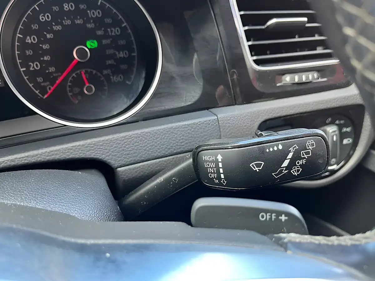 Used 2016 Volkswagen Golf R-Line Blue - Interior and Exterior details 14