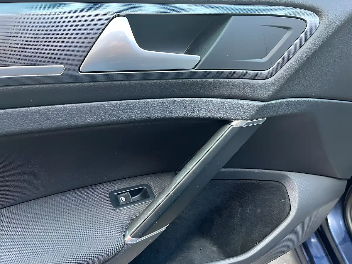 Used 2016 Volkswagen Golf R-Line Blue - Interior and Exterior details 15