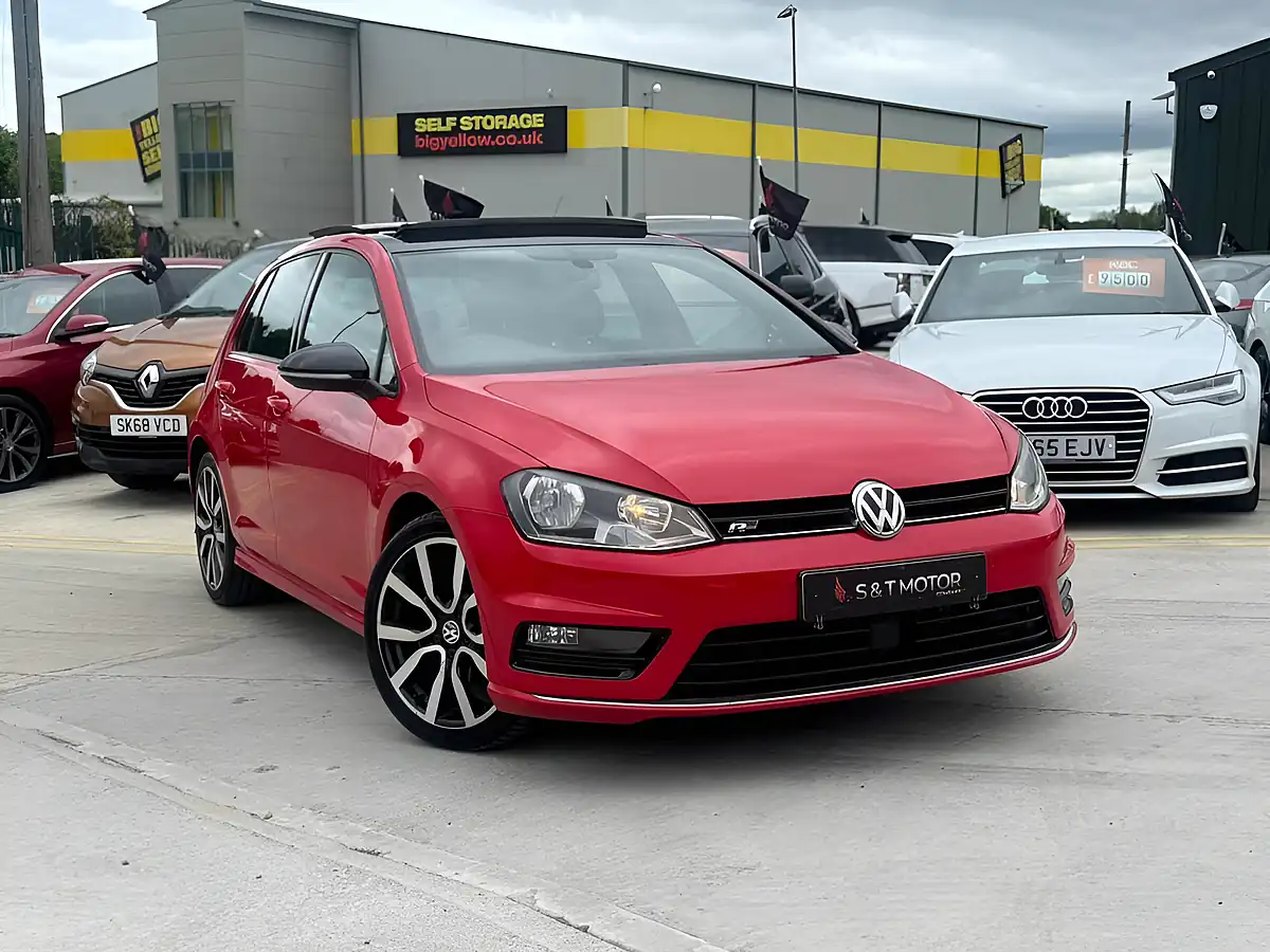 Used 2016 Volkswagen Golf R-Line Edition Red - Front View