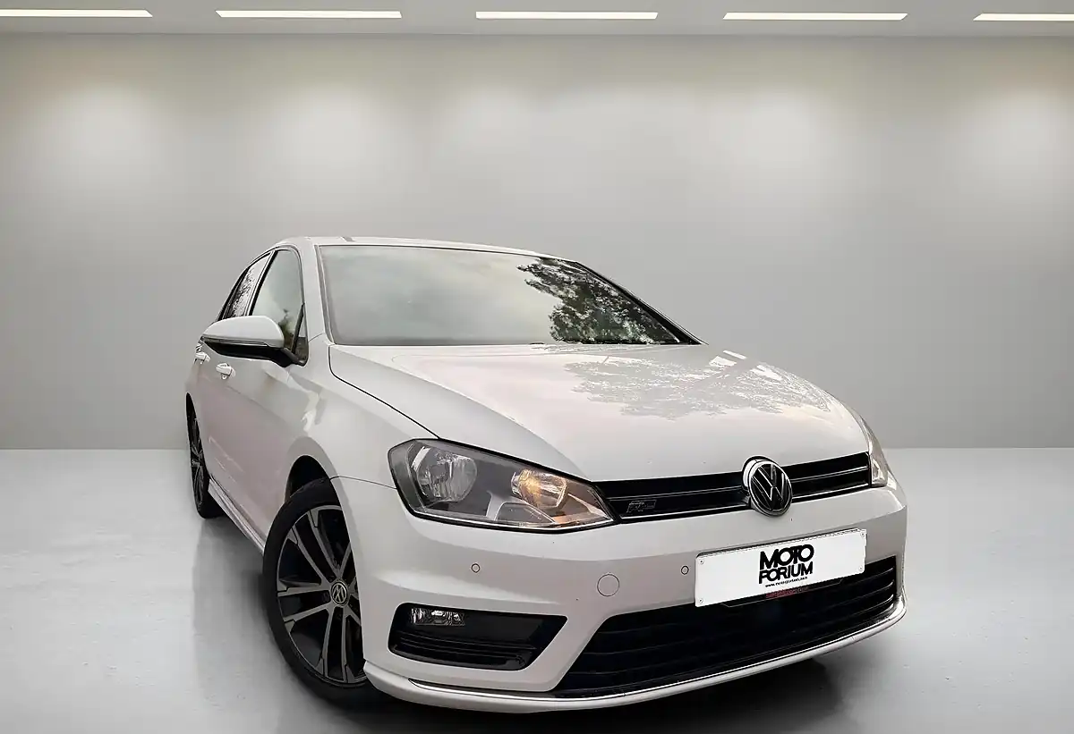 Used 2016 Volkswagen Golf R-Line White - Front View