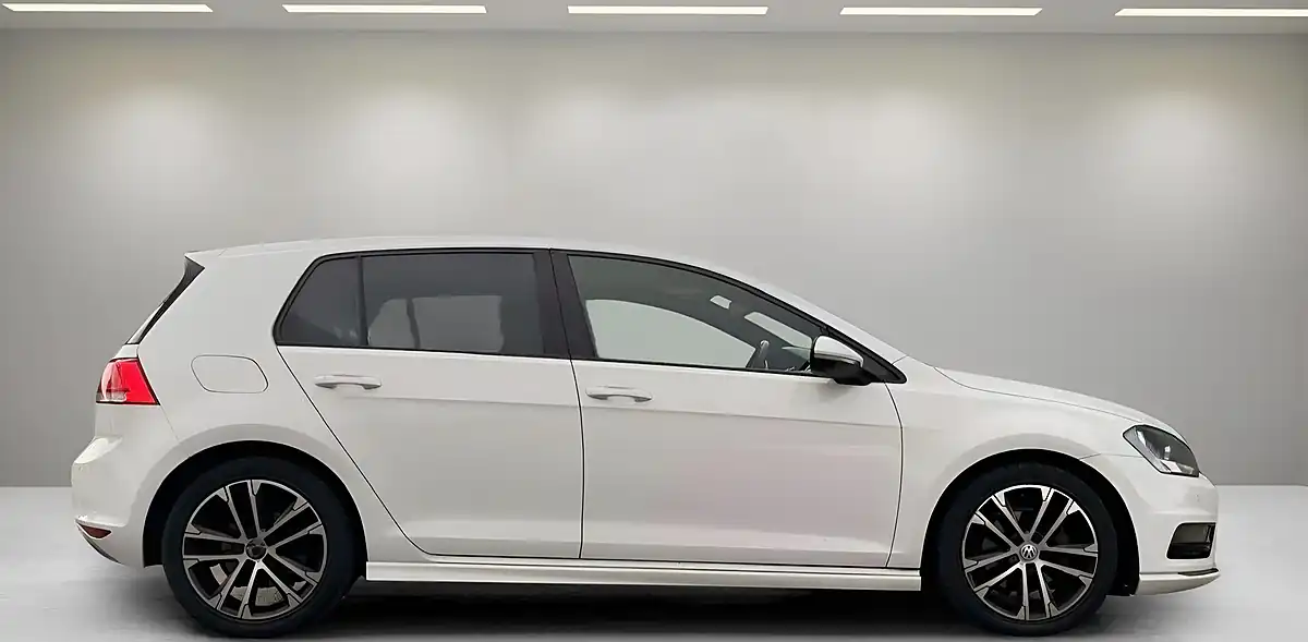 Used 2016 Volkswagen Golf R-Line White - Interior and Exterior details 17