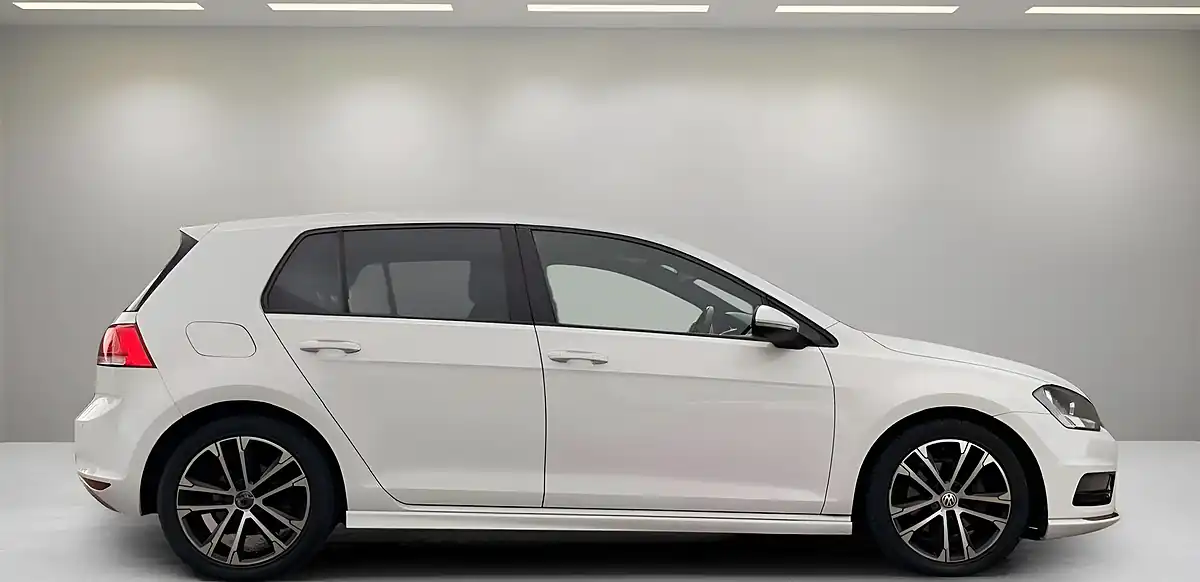 Used 2016 Volkswagen Golf R-Line White - Interior and Exterior details 4