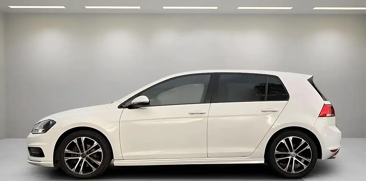 Used 2016 Volkswagen Golf R-Line White - Interior and Exterior details 5