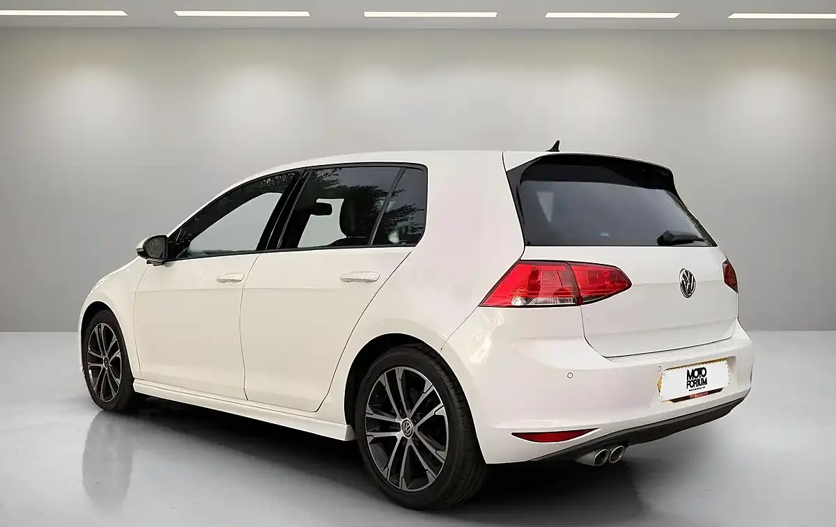Used 2016 Volkswagen Golf R-Line White - Interior and Exterior details 7