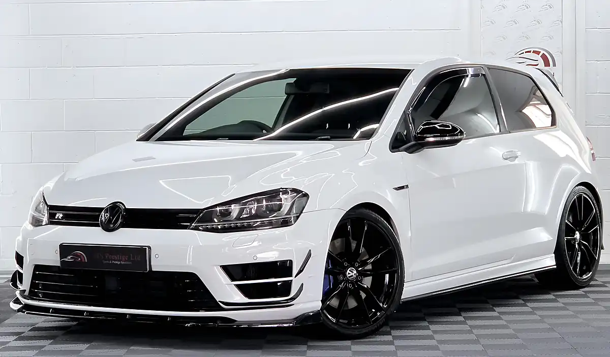 Used 2016 Volkswagen Golf R Oryx White - Front View