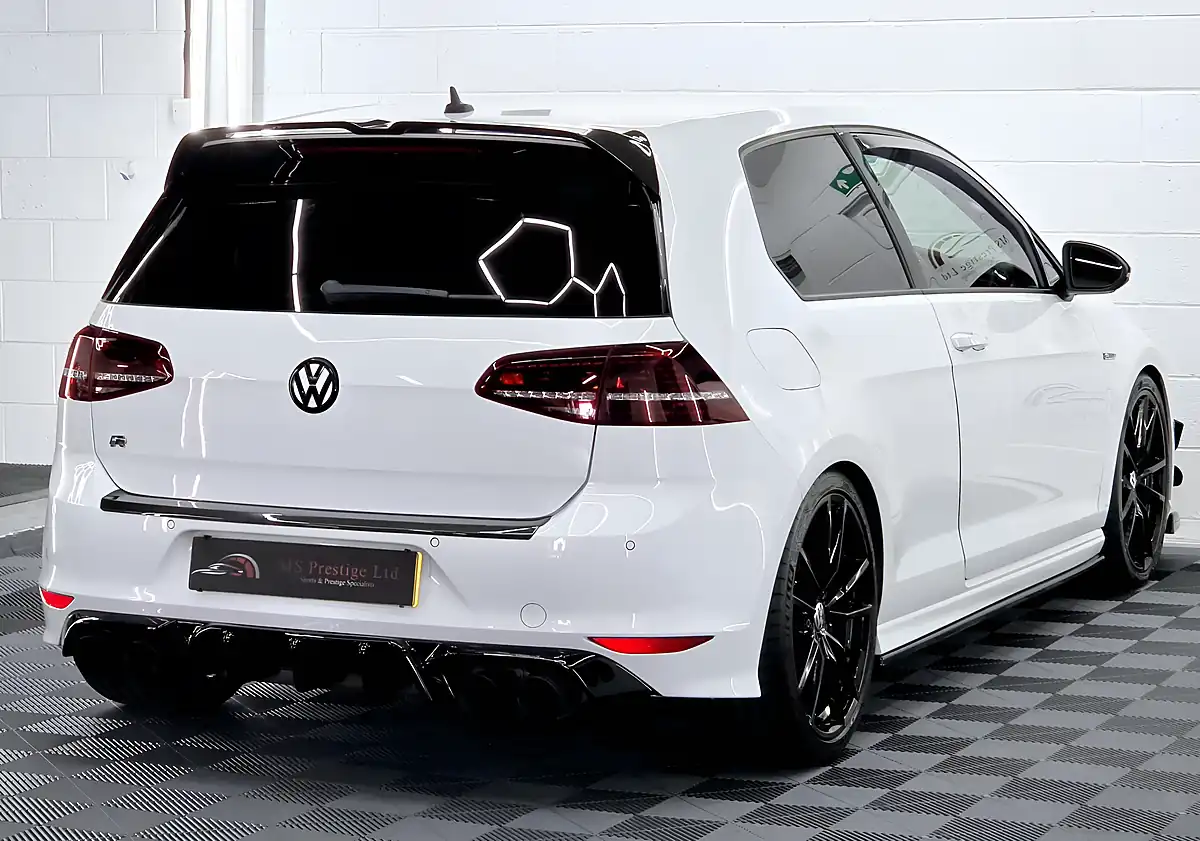 Used 2016 Volkswagen Golf R Oryx White - Interior and Exterior details 10