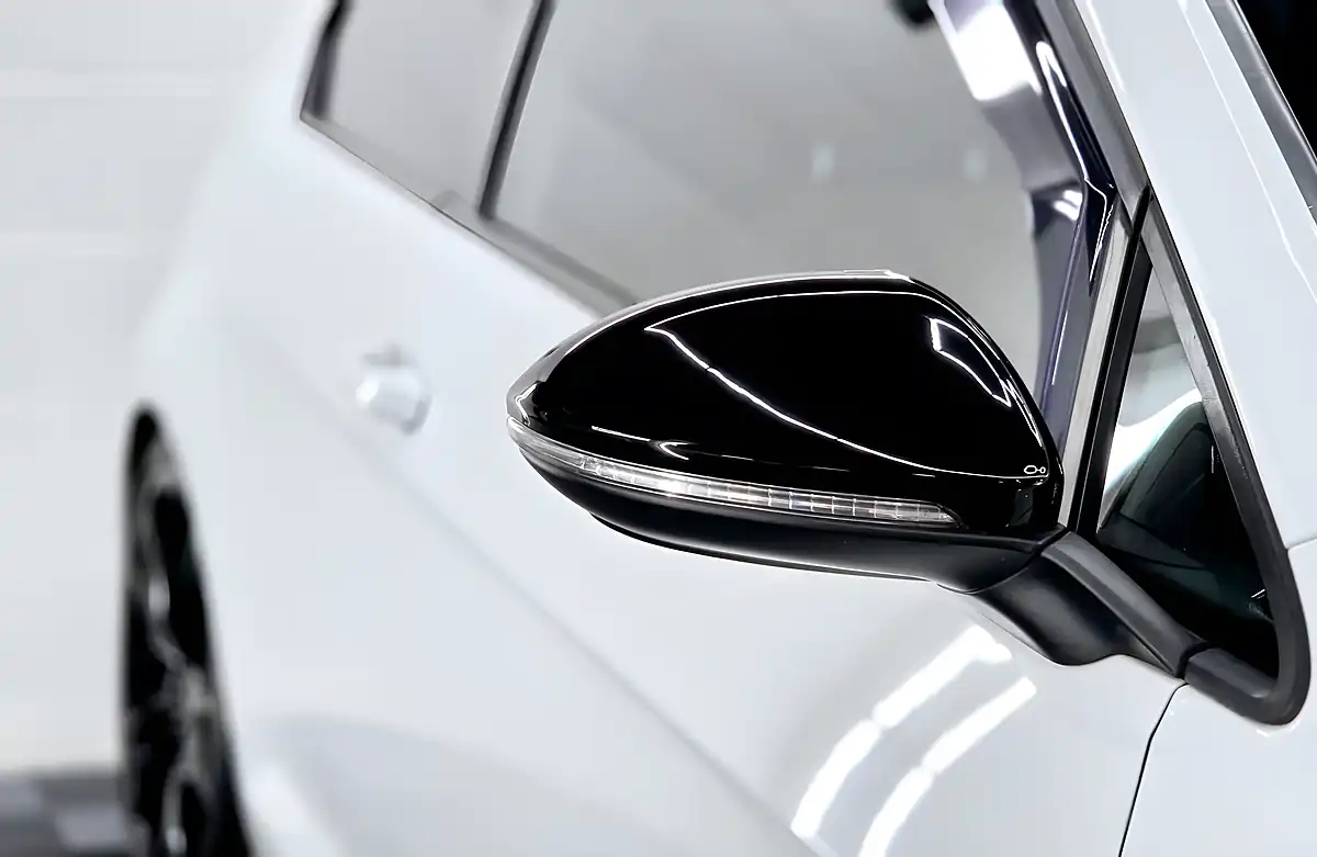 Used 2016 Volkswagen Golf R Oryx White - Interior and Exterior details 14