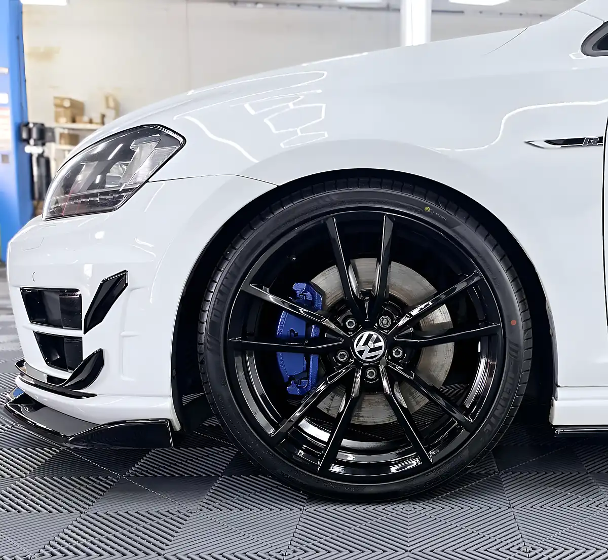 Used 2016 Volkswagen Golf R Oryx White - Interior and Exterior details 15