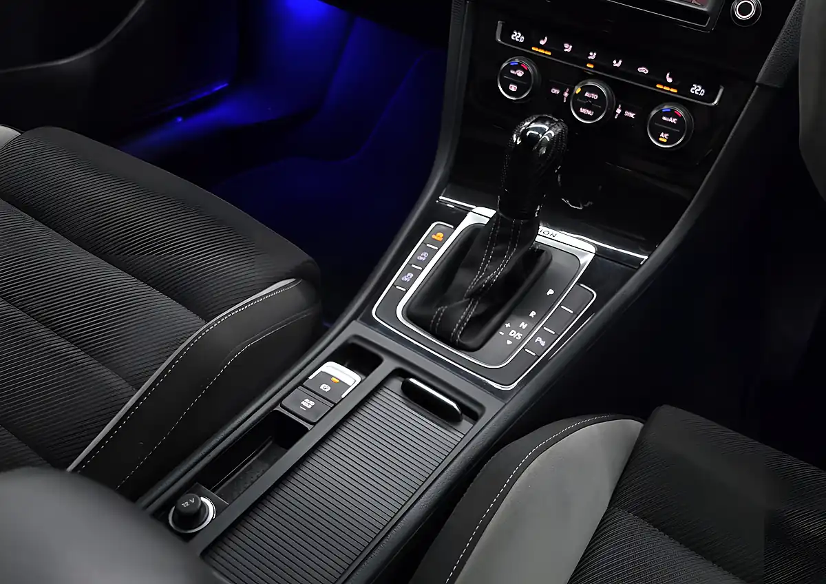 Used 2016 Volkswagen Golf R Oryx White - Interior and Exterior details 18