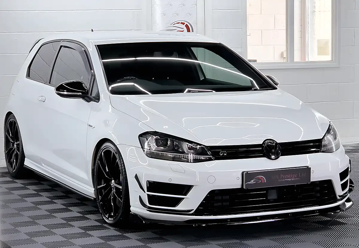 Used 2016 Volkswagen Golf R Oryx White - Interior and Exterior details 4
