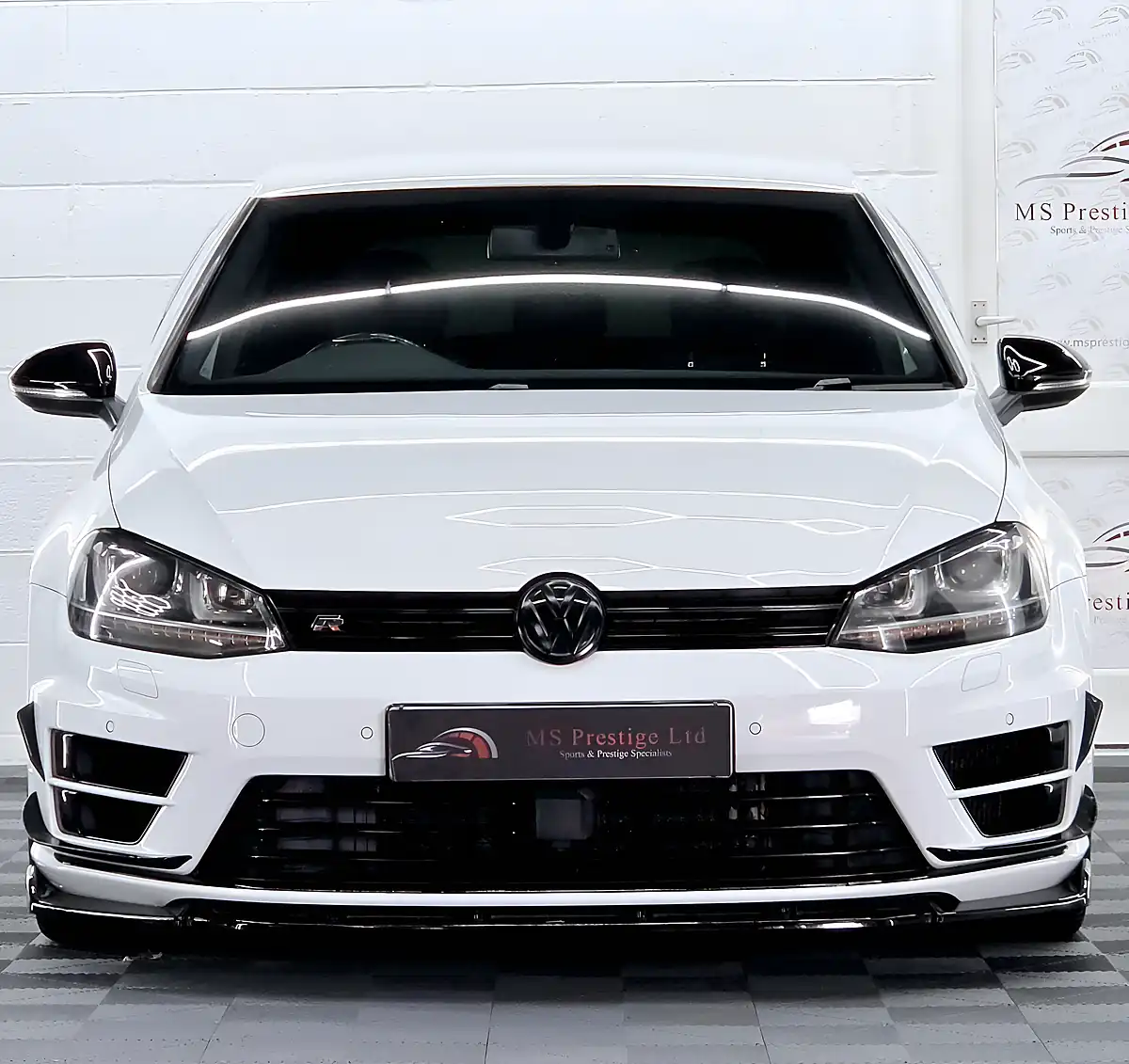 Used 2016 Volkswagen Golf R Oryx White - Interior and Exterior details 5