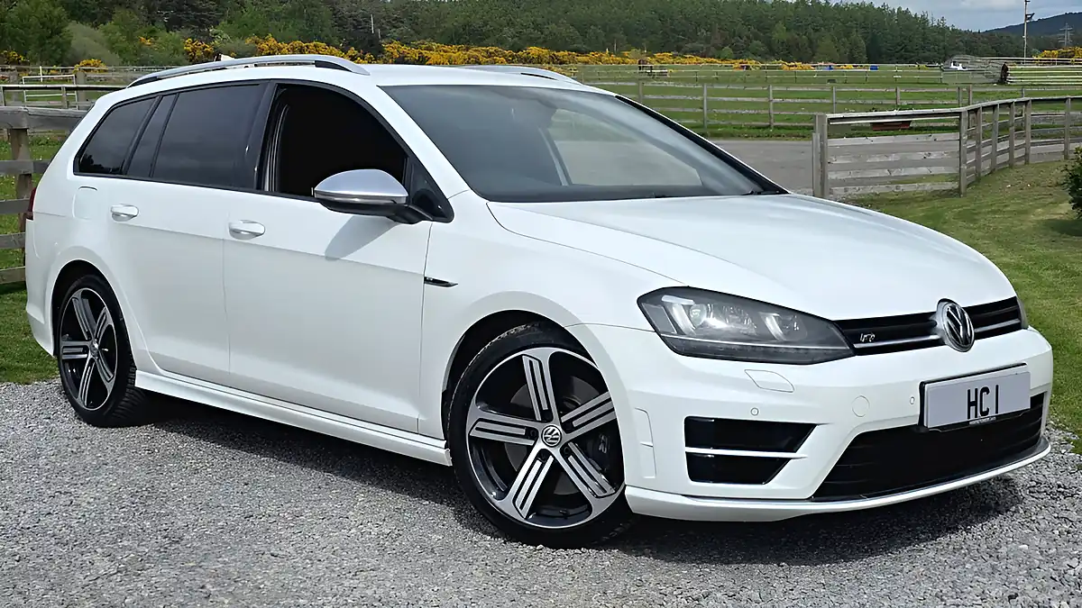 Used 2016 Volkswagen Golf R White - Front View
