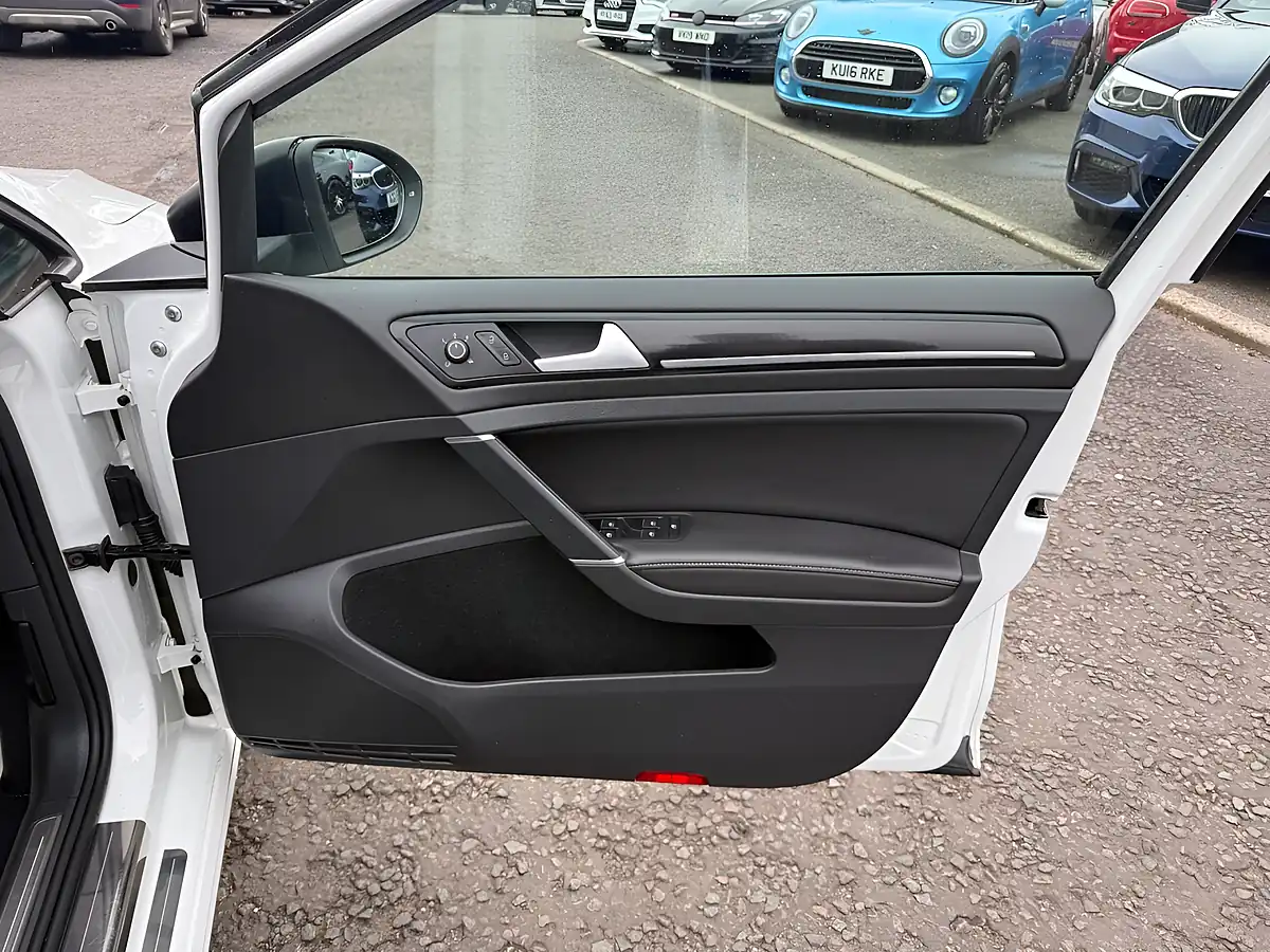 Used 2016 Volkswagen Golf R White - Interior and Exterior details 13