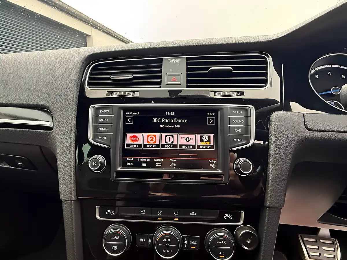Used 2016 Volkswagen Golf R White - Interior and Exterior details 15