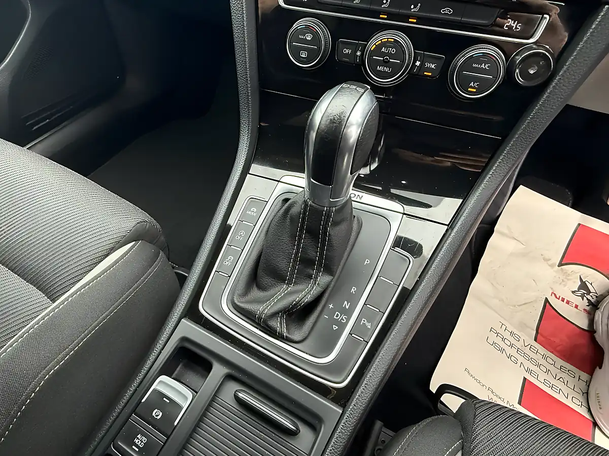 Used 2016 Volkswagen Golf R White - Interior and Exterior details 17