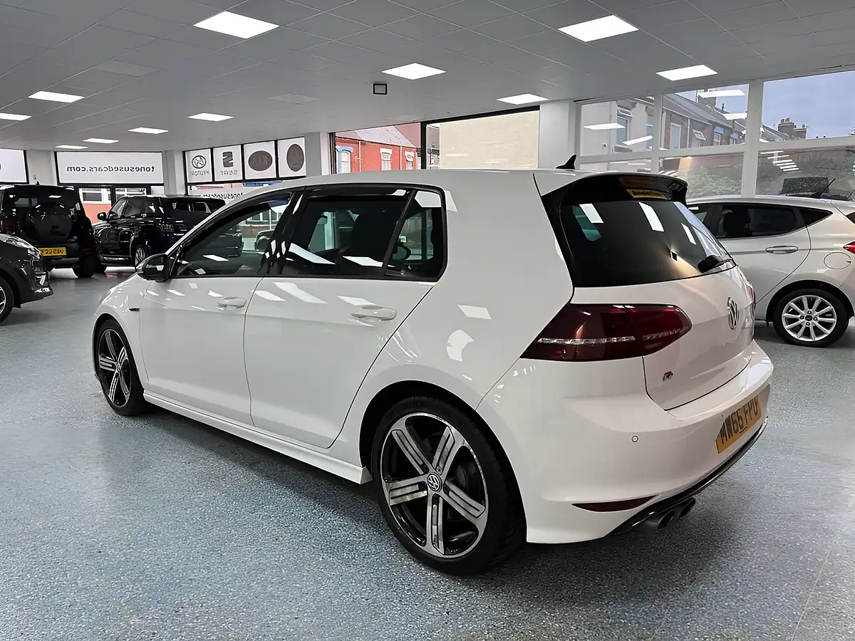 Used 2016 Volkswagen Golf R White - Interior and Exterior details 12