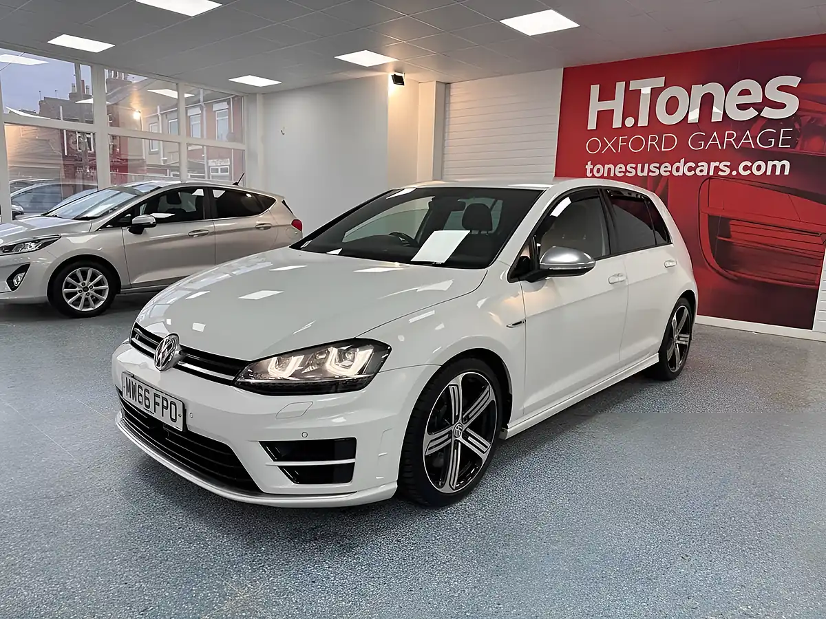 Used 2016 Volkswagen Golf R White - Interior and Exterior details 17