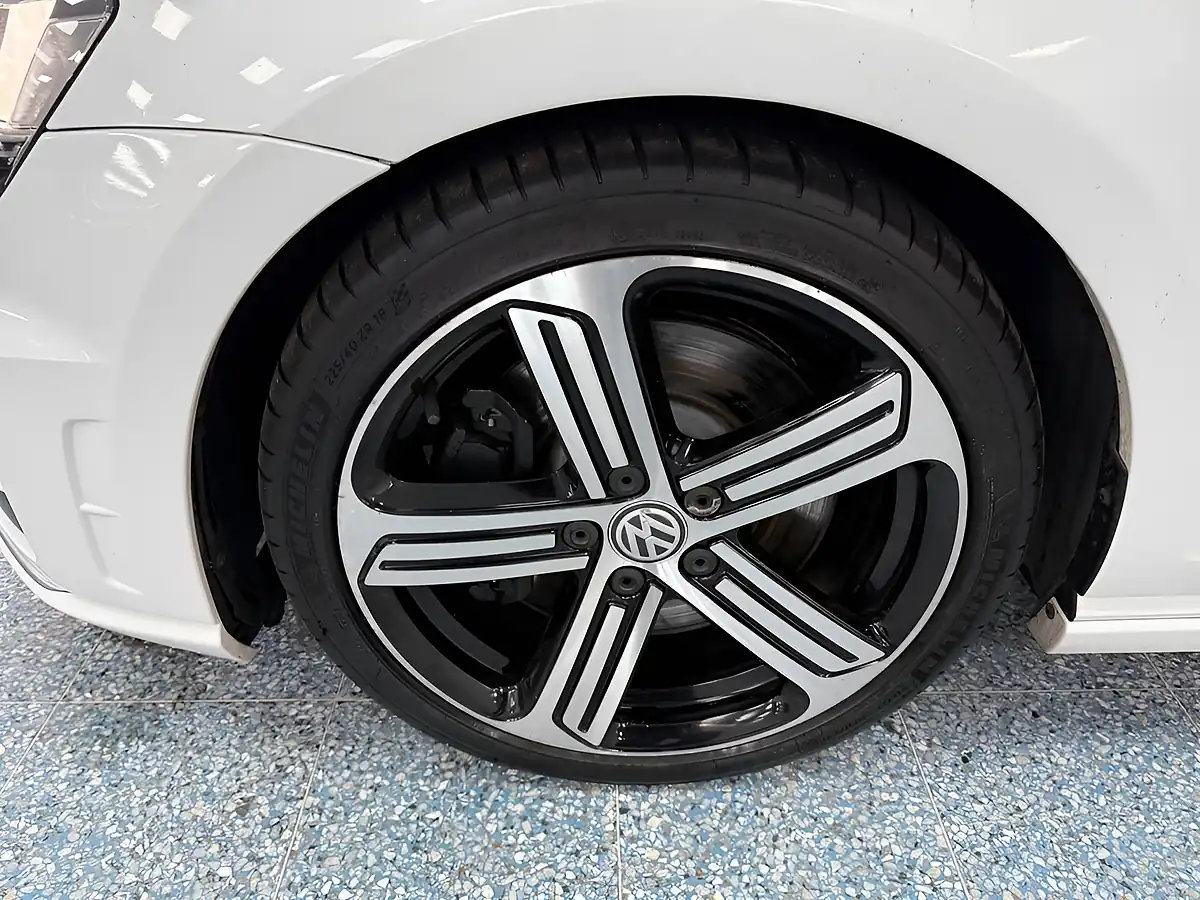 Used 2016 Volkswagen Golf R White - Interior and Exterior details 19