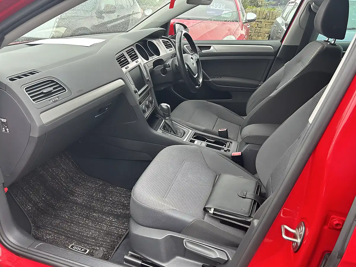 Used 2016 Volkswagen Golf Red - Interior and Exterior details 10