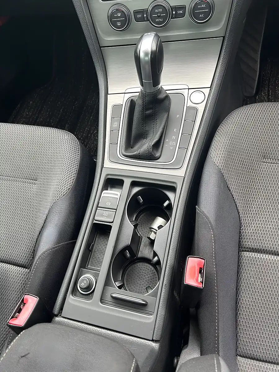 Used 2016 Volkswagen Golf Red - Interior and Exterior details 11