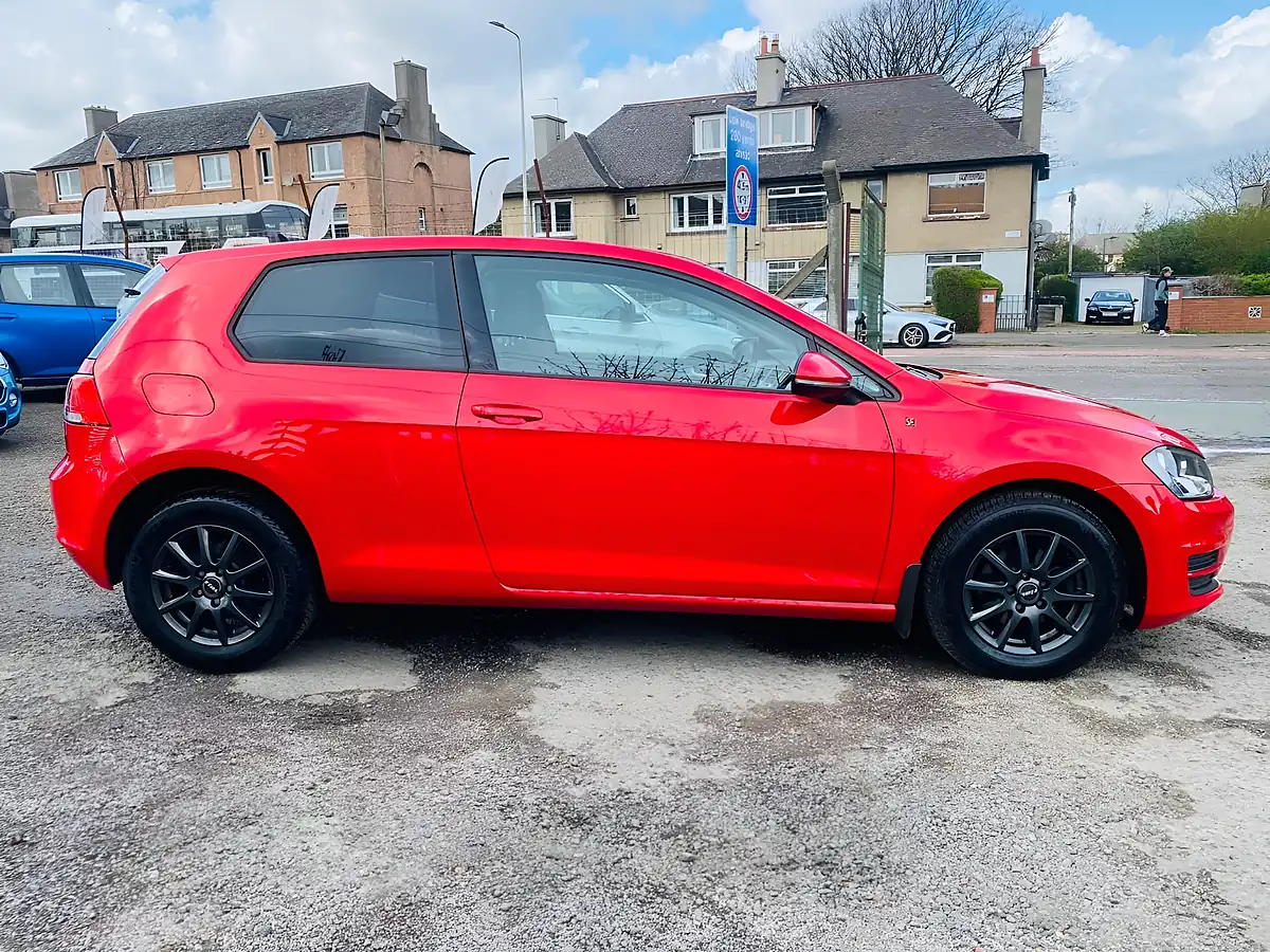 Used 2016 Volkswagen Golf S Red - Interior and Exterior details 10