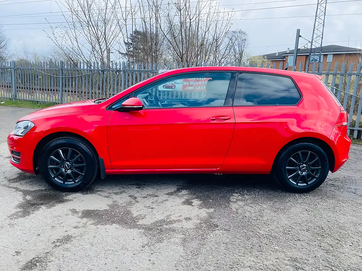 Used 2016 Volkswagen Golf S Red - Interior and Exterior details 11