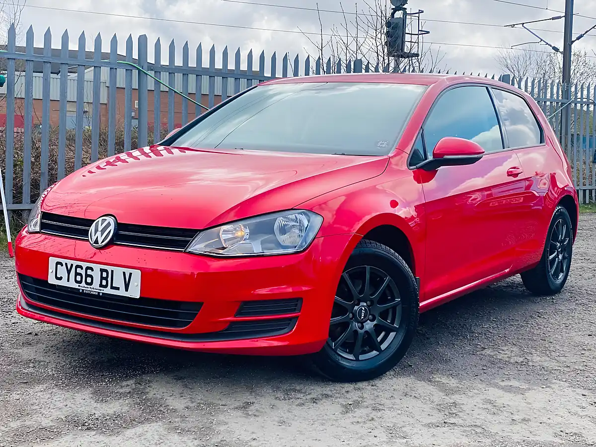 Used 2016 Volkswagen Golf S Red - Interior and Exterior details 2