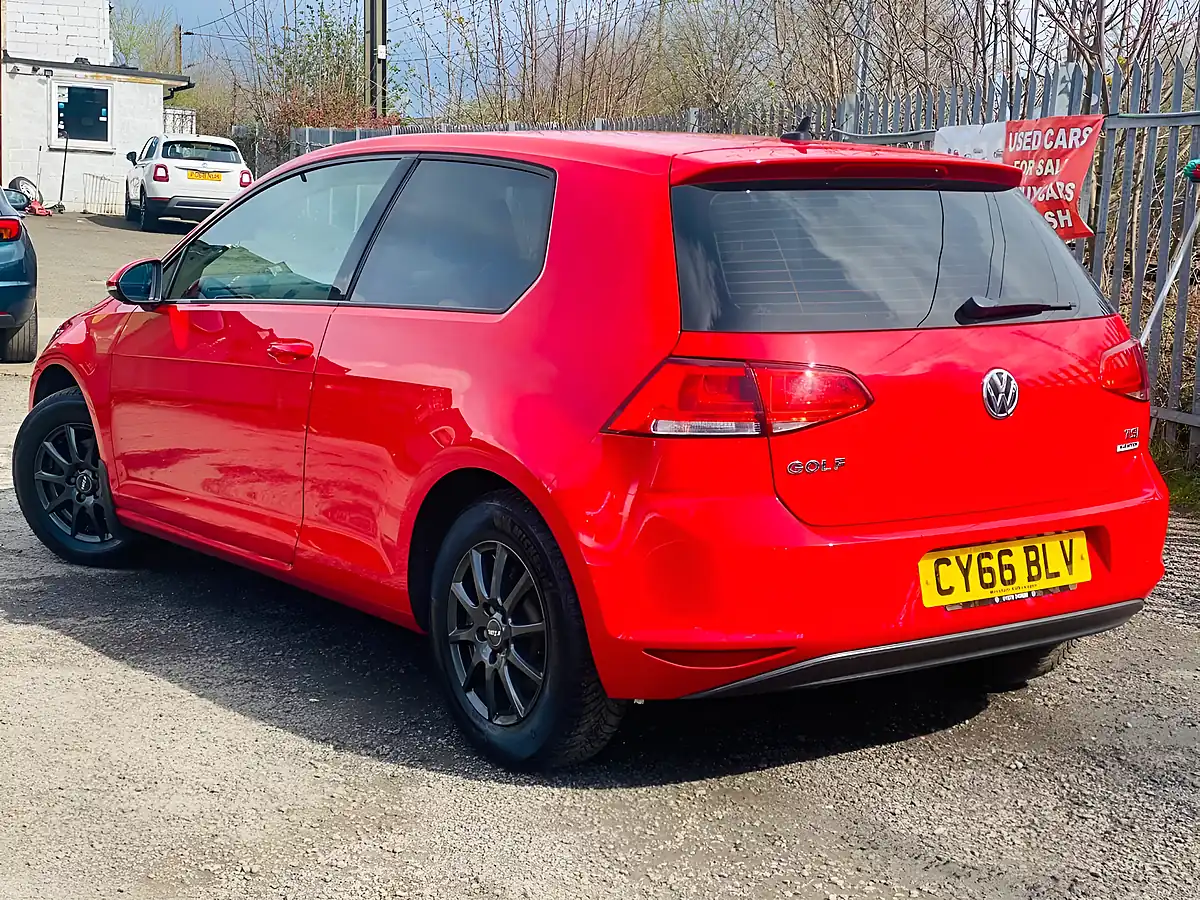 Used 2016 Volkswagen Golf S Red - Interior and Exterior details 9