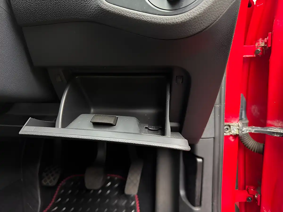 Used 2016 Volkswagen Golf S Red - Interior and Exterior details 15