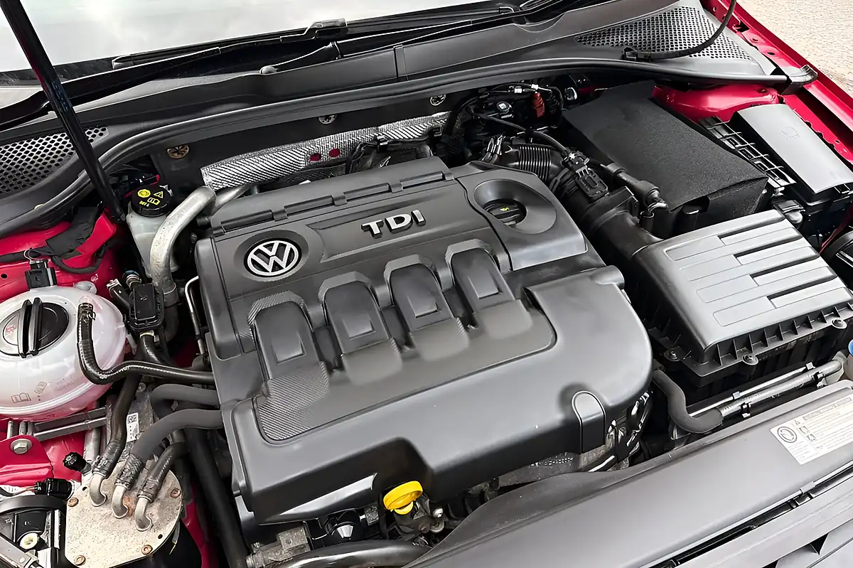 Used 2016 Volkswagen Golf S Red - Interior and Exterior details 19