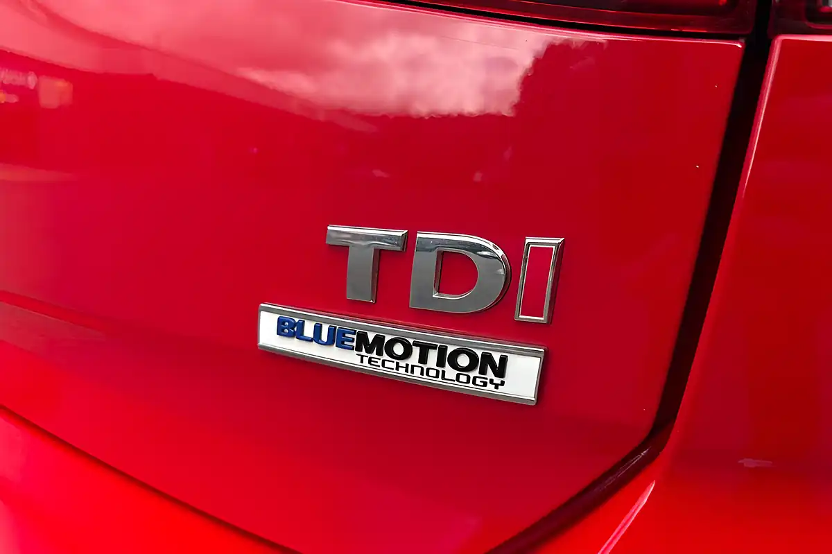 Used 2016 Volkswagen Golf S Red - Interior and Exterior details 20